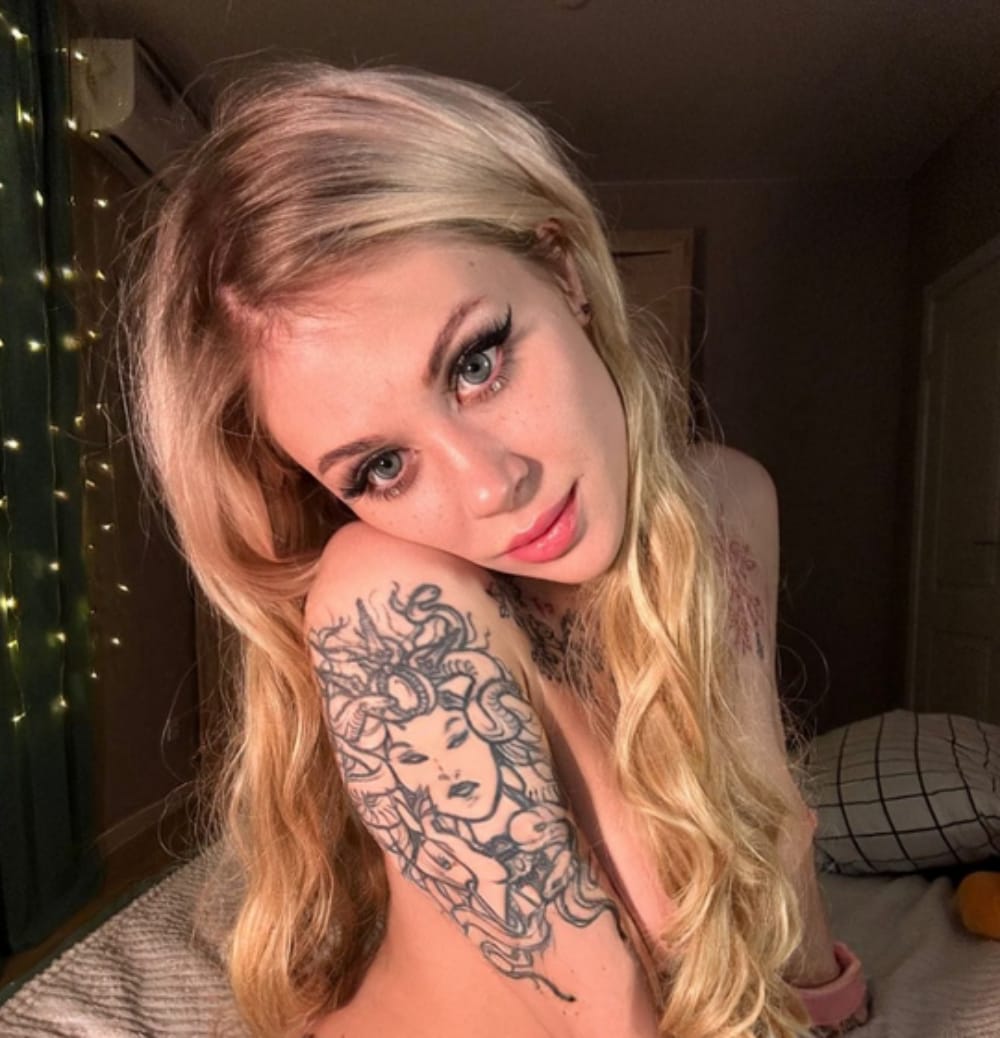 pinkyblonde
